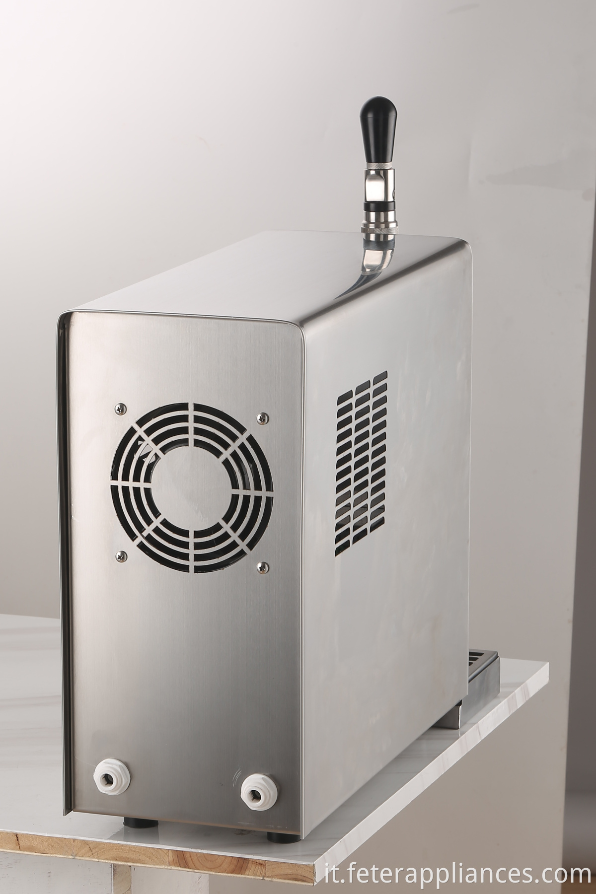 Distributore di refrigeratori per birra alla spina con dispositivo di raffreddamento del corpo in acciaio inossidabile a 1 rubinetto o 2 rubinetti